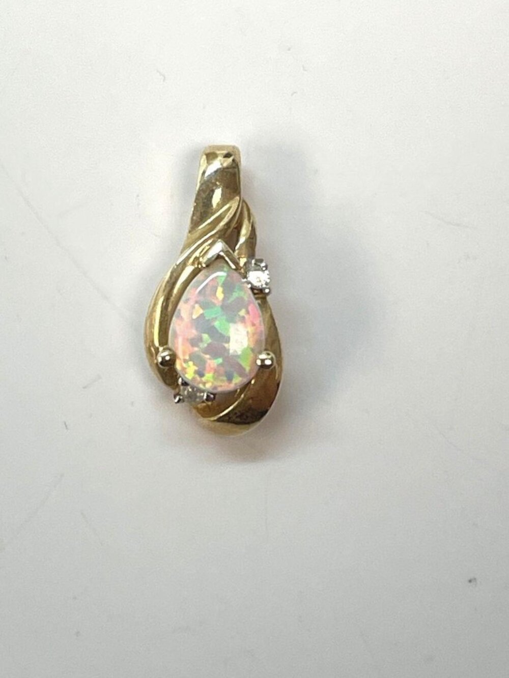 10k Yellow Gold Opal & Diamond Accent Pendant 1.3g - Picture 4 of 7